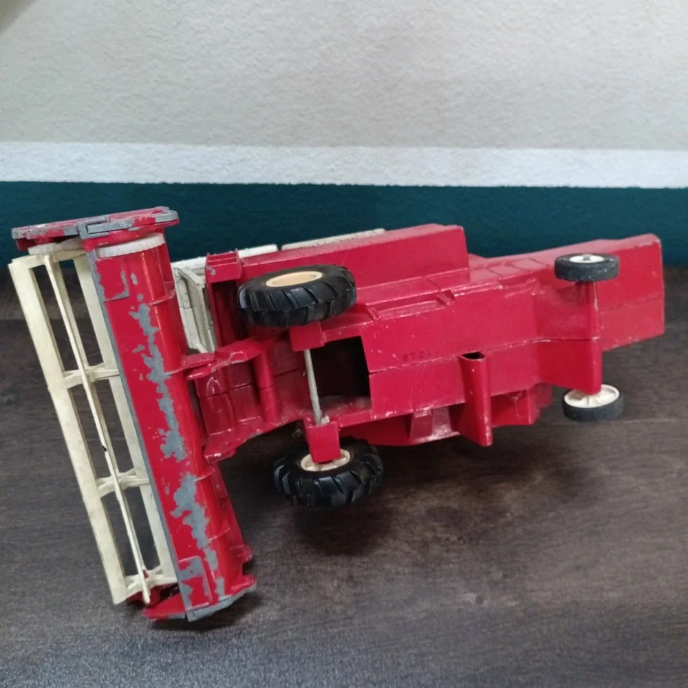 Vintage Ertl International Harvester 915 Hydrostatic Combine 1/20 Diecast USA